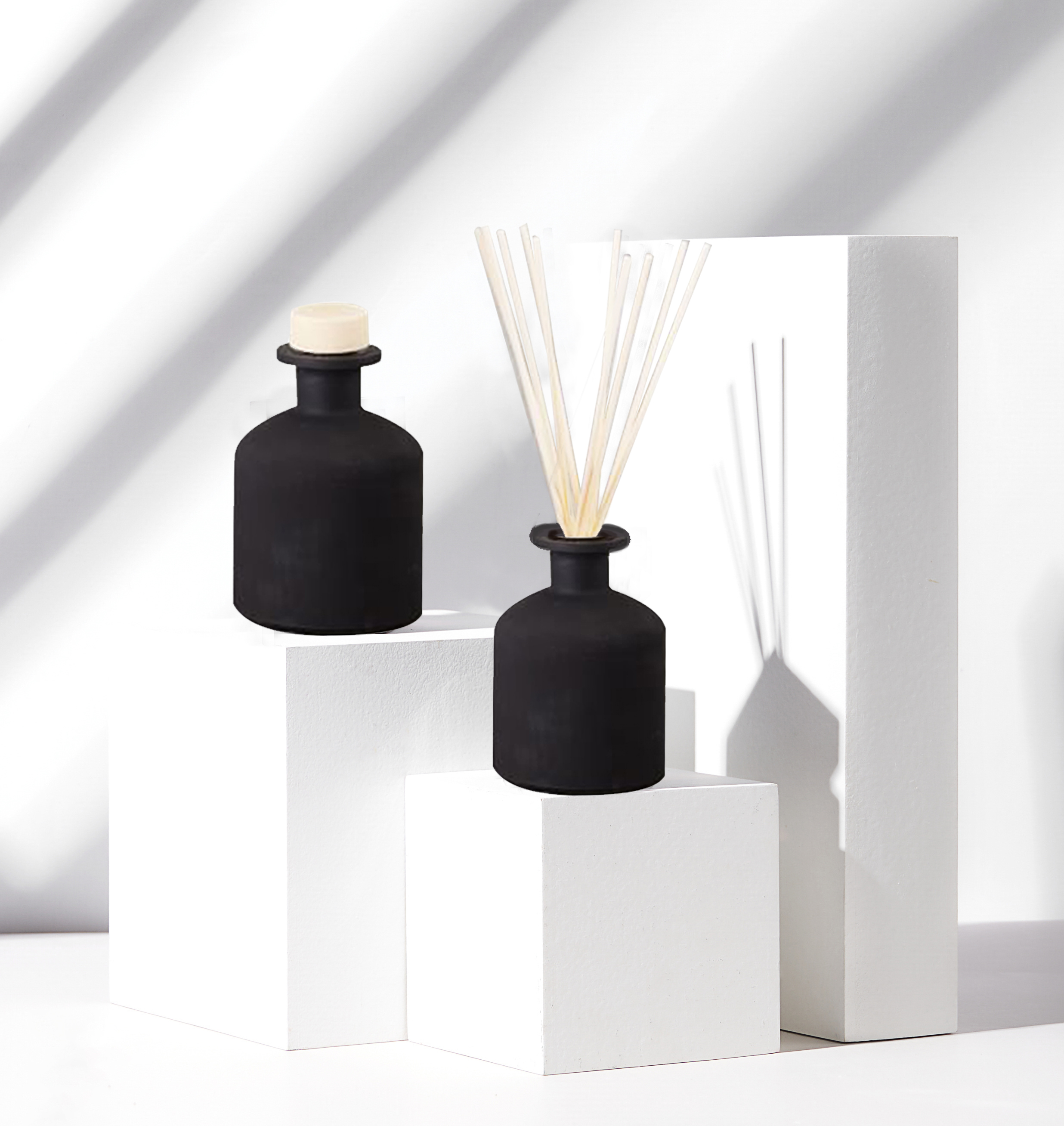 Mescente Luxury 180ml Customised Glass Bottle Essential Oil Reed Diffuser For Hotels