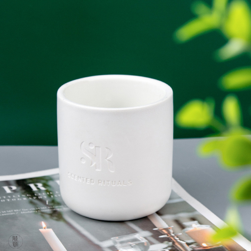 M&Scent Costom Logo Cheap Ceramic Jars with Wooden Lids Candle, Coconut Wax Luxury Candles