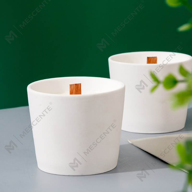  Luxury High Quality Customised Private Label Colored Soy Wax Woodwick Scented Candles In Bulk
