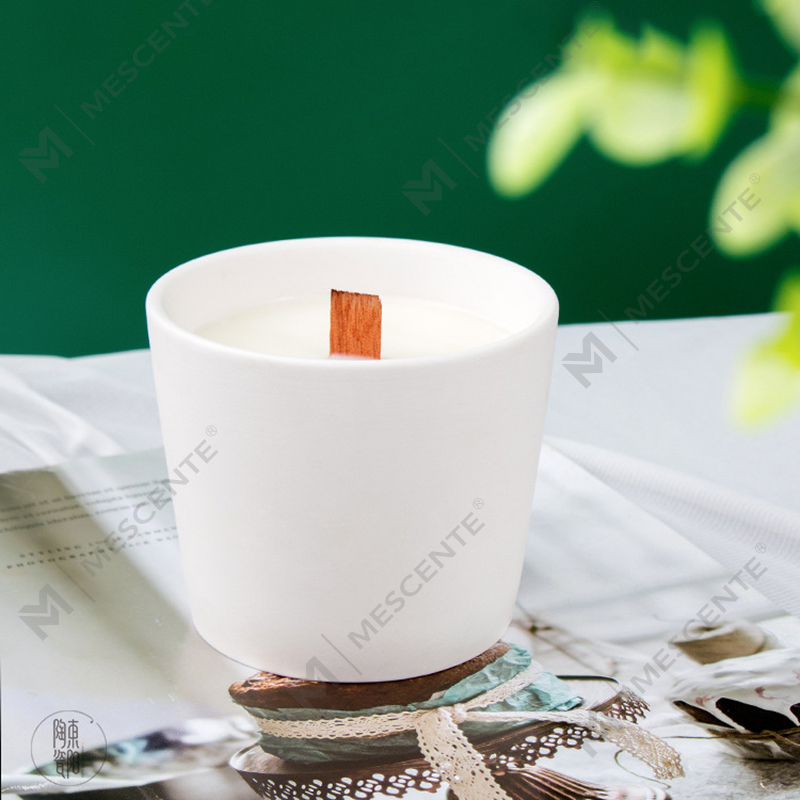  Luxury High Quality Customised Private Label Colored Soy Wax Woodwick Scented Candles In Bulk